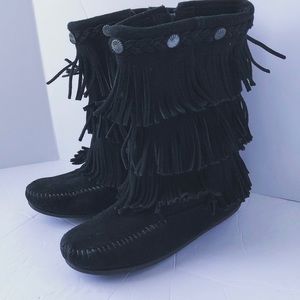 Minnetonka Fringe Boots Girls Size 4